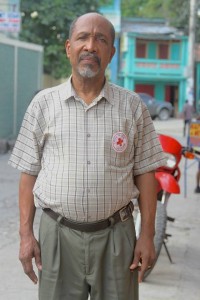 Harry Germain, le plus ancien des volontaires de la Croix-Rouge Haitienne, ayant rejoint l’organisation en 1966 à travers le comite local de sa ville vatale de Jacmel. 