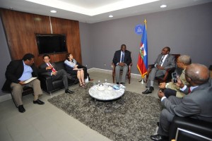 La delegation de la Federation et de la Croix-Rouge Haitienne au bureau du Premier Ministre